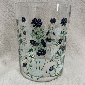 Hand Painted flower/Daisies Vase, Clear Glass, 8” Tall, beautiful!